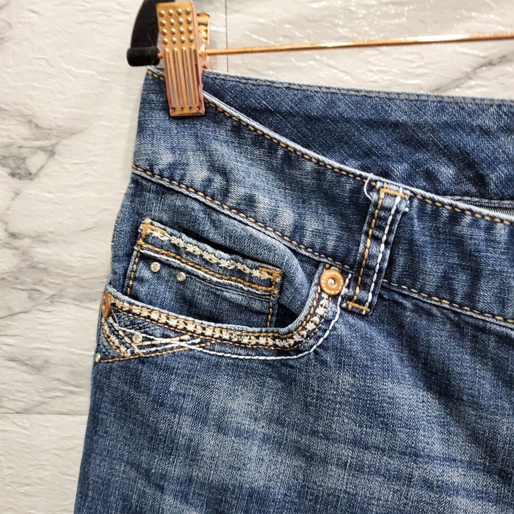 Maurices Capri Jeans Women Size 12 Blue Stretch Comfort Embroidered Rhinestones - Picture 3 of 11